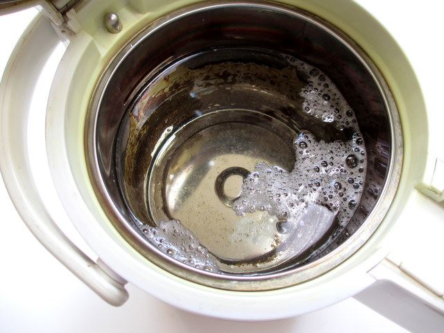 電気ポットの水アカをしっかり落とす、洗浄方法とは？